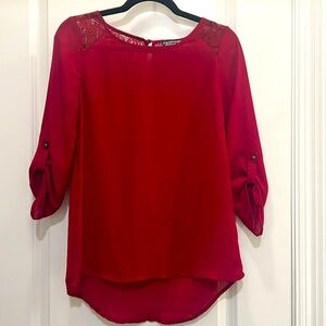 Long sleeve burgundy top with lace‎ detail